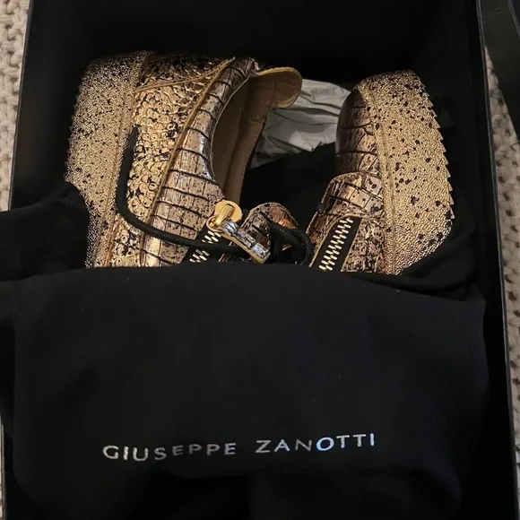 Giuseppe Zanotti, Size 10, Gold - Picture 5 of 6